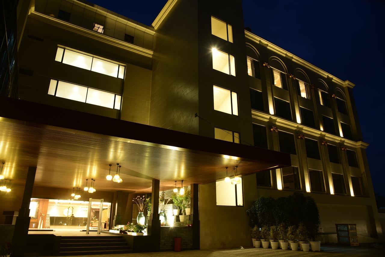 Lemon Tree Hotel Sziliguri Kültér fotó